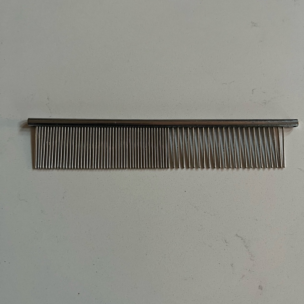 Pet grooming comb